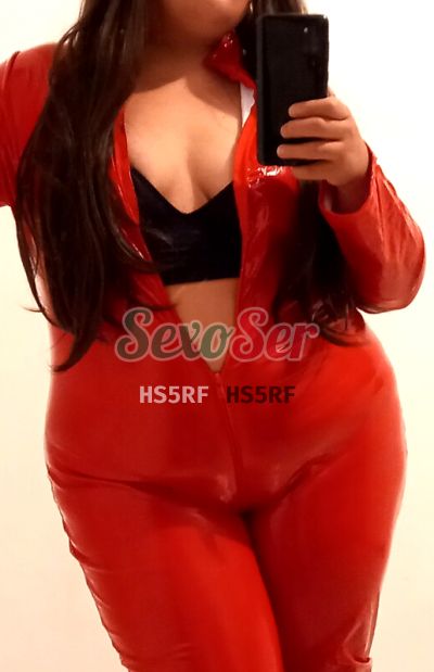 Andy, mujer que hace videollamadas y sexting