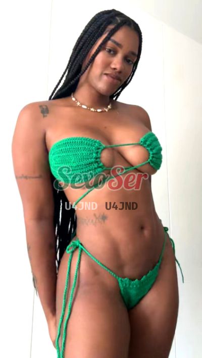 Vivian, mujer que hace videollamadas y sexting