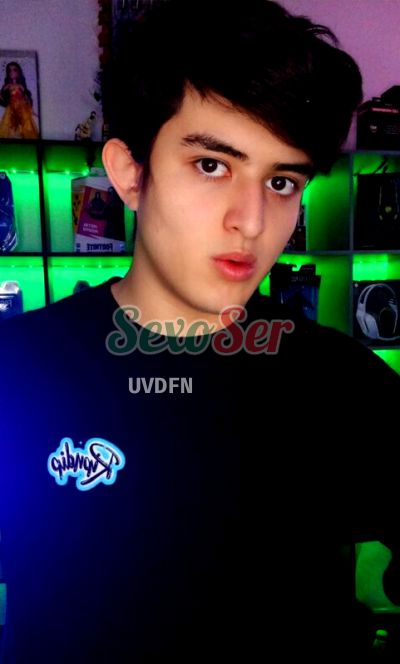 Erick, hombre que hace videollamadas y sexting