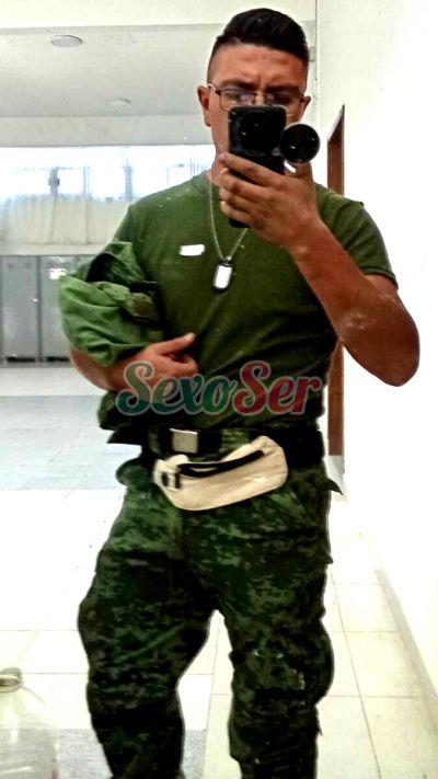 Omar, hombre que hace videollamadas y sexting