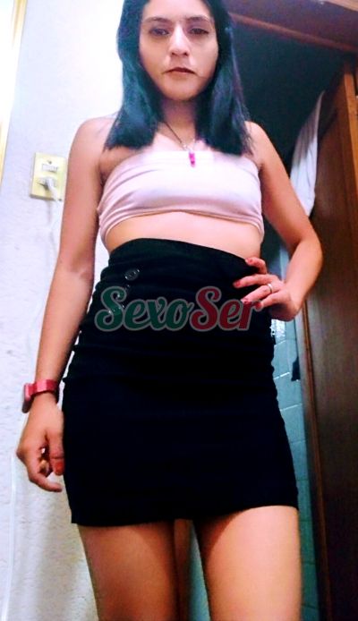 Andrea, mujer que hace videollamadas y sexting