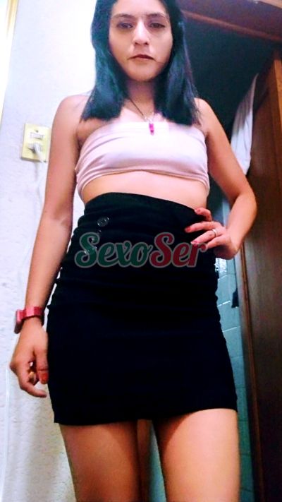 Andrea, mujer que hace videollamadas y sexting